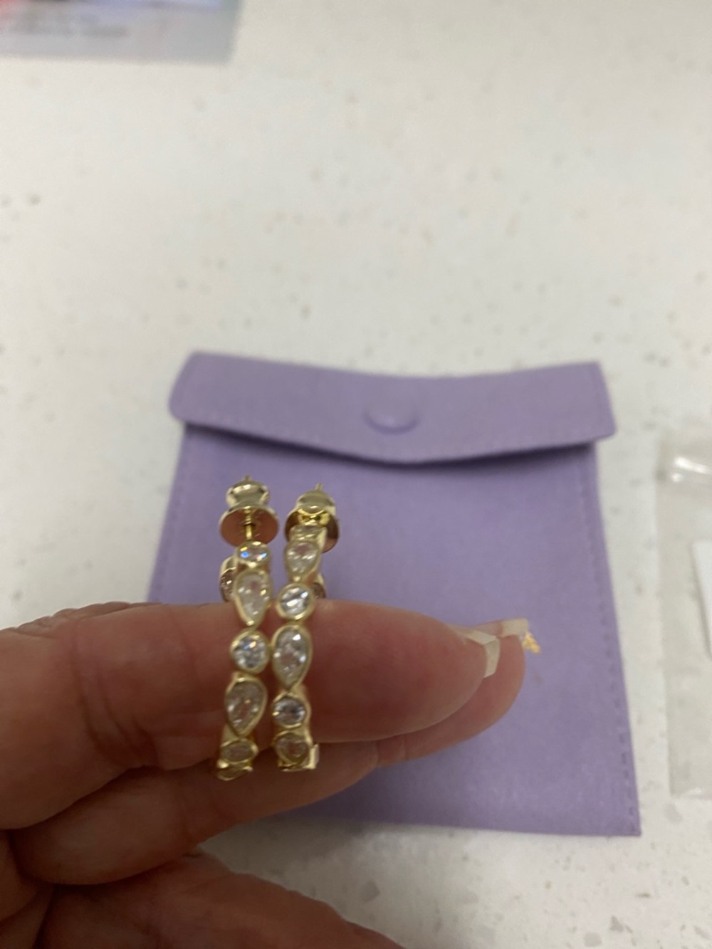 Melinda Maria Isla Hoops 1"
Gold|White Diamondettes - Picture 4 of 6